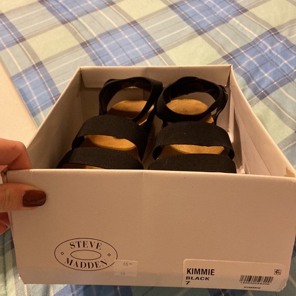 Kimmie Black Sandal Size 7 - Picture 4 of 4